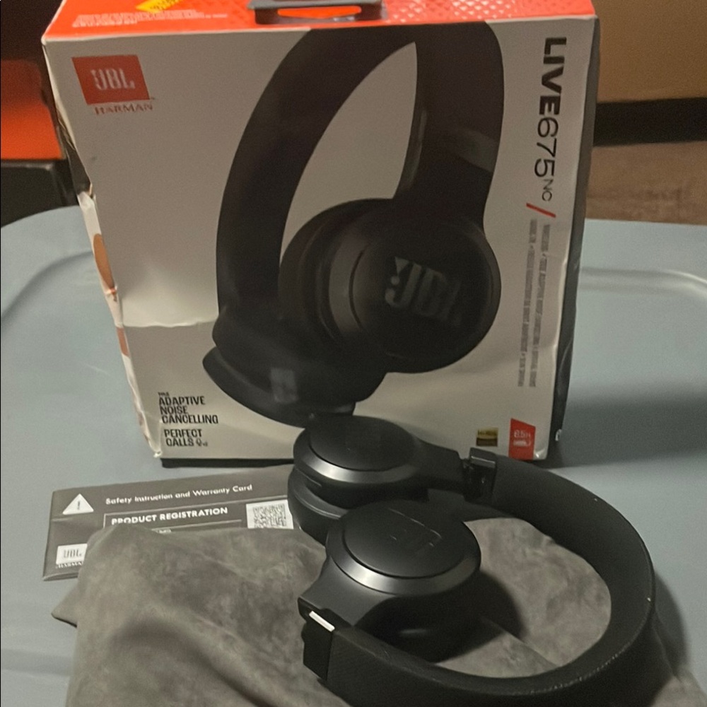 JBL Live 675NC Wireless Headphones - Black